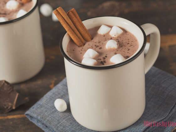 How Long to Microwave Milk for Hot Chocolate